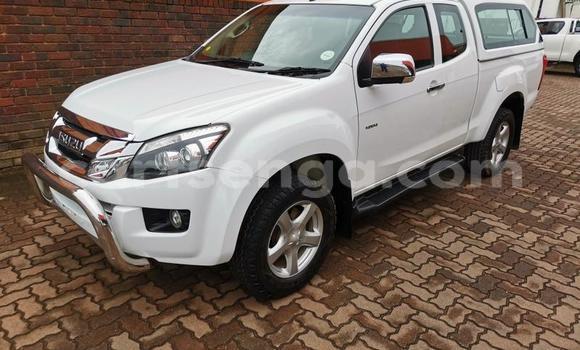 Buy Used Isuzu KB White Car in Ezulwini in Hhohho Buy Used Isuzu KB White Car in Ezulwini in Hhohho