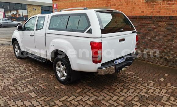 Buy Used Isuzu KB White Car in Ezulwini in Hhohho Buy Used Isuzu KB White Car in Ezulwini in Hhohho