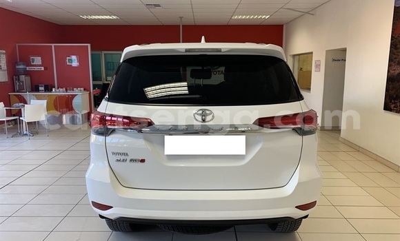 Nunua Ilio tumika Toyota Fortuner White Gari ndani ya Big Bend nchini Lubombo Nunua Ilio tumika Toyota Fortuner White Gari ndani ya Big Bend nchini Lubombo