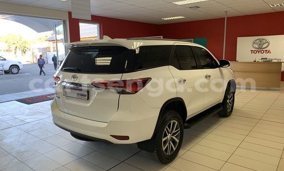 Nunua Ilio tumika Toyota Fortuner White Gari ndani ya Big Bend nchini Lubombo Nunua Ilio tumika Toyota Fortuner White Gari ndani ya Big Bend nchini Lubombo
