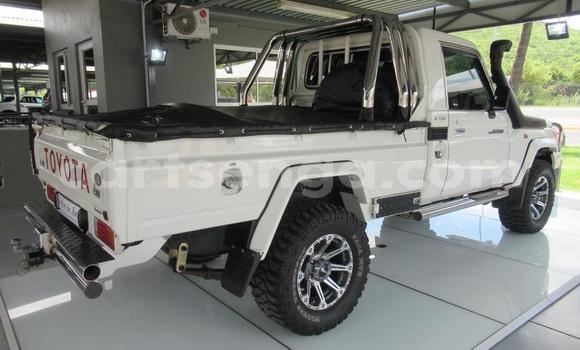 Buy Used Toyota Land Cruiser White Car in Manzini in Manzini Buy Used Toyota Land Cruiser White Car in Manzini in Manzini