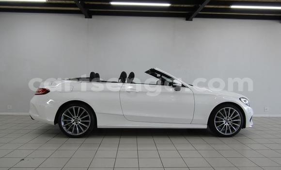 Nunua Ilio tumika Mercedes‒Benz C–Class White Gari ndani ya Mbabane nchini Manzini Nunua Ilio tumika Mercedes‒Benz C–Class White Gari ndani ya Mbabane nchini Manzini