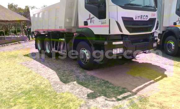 Acheter Occasion Utilitaire Iveco Trakker 440 Blanc à Mankayane, Manzini Acheter Occasion Utilitaire Iveco Trakker 440 Blanc à Mankayane, Manzini