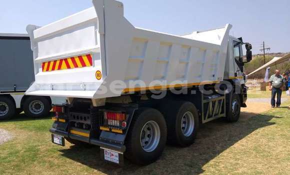 Acheter Occasion Utilitaire Iveco Trakker 440 Blanc à Mankayane, Manzini Acheter Occasion Utilitaire Iveco Trakker 440 Blanc à Mankayane, Manzini