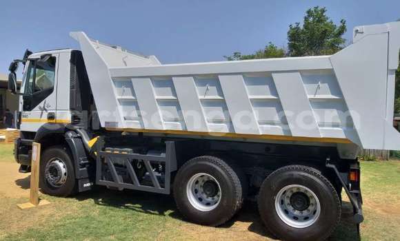 Acheter Occasion Utilitaire Iveco Trakker 440 Blanc à Mankayane, Manzini Acheter Occasion Utilitaire Iveco Trakker 440 Blanc à Mankayane, Manzini