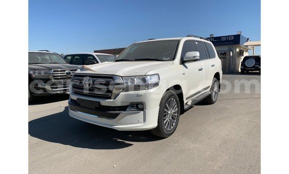 Nunua Imported Toyota Land Cruiser White Gari ndani ya Import - Dubai nchini Hhohho Nunua Imported Toyota Land Cruiser White Gari ndani ya Import - Dubai nchini Hhohho