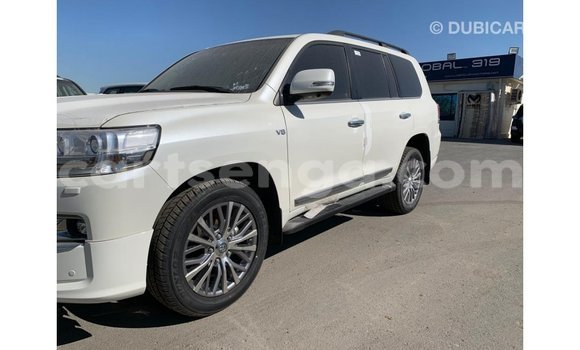 Nunua Imported Toyota Land Cruiser White Gari ndani ya Import - Dubai nchini Hhohho Nunua Imported Toyota Land Cruiser White Gari ndani ya Import - Dubai nchini Hhohho