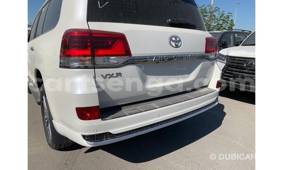 Nunua Imported Toyota Land Cruiser White Gari ndani ya Import - Dubai nchini Hhohho Nunua Imported Toyota Land Cruiser White Gari ndani ya Import - Dubai nchini Hhohho