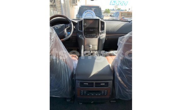 Nunua Imported Toyota Land Cruiser White Gari ndani ya Import - Dubai nchini Hhohho Nunua Imported Toyota Land Cruiser White Gari ndani ya Import - Dubai nchini Hhohho
