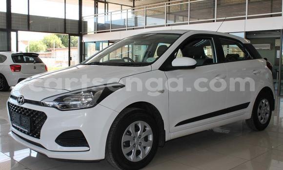 Nunua Ilio tumika Hyundai i20 White Gari ndani ya Ezulwini nchini Hhohho Nunua Ilio tumika Hyundai i20 White Gari ndani ya Ezulwini nchini Hhohho