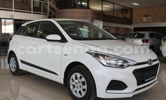 Nunua Ilio tumika Hyundai i20 White Gari ndani ya Ezulwini nchini Hhohho Nunua Ilio tumika Hyundai i20 White Gari ndani ya Ezulwini nchini Hhohho