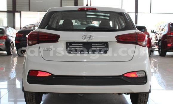 Nunua Ilio tumika Hyundai i20 White Gari ndani ya Ezulwini nchini Hhohho Nunua Ilio tumika Hyundai i20 White Gari ndani ya Ezulwini nchini Hhohho