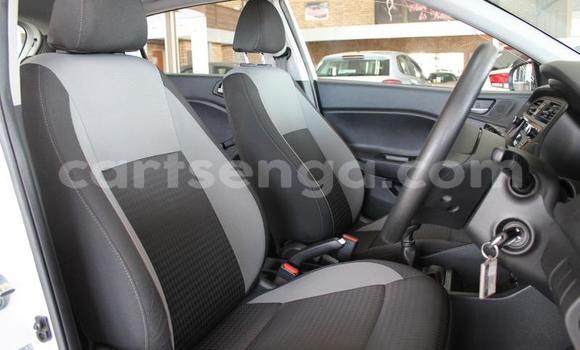 Nunua Ilio tumika Hyundai i20 White Gari ndani ya Ezulwini nchini Hhohho Nunua Ilio tumika Hyundai i20 White Gari ndani ya Ezulwini nchini Hhohho