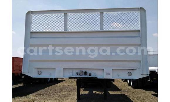 Buy Used Caterpillar 120 White Truck in Mbabane in Manzini Buy Used Caterpillar 120 White Truck in Mbabane in Manzini