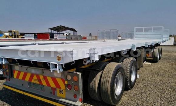 Buy Used Caterpillar 120 White Truck in Mbabane in Manzini Buy Used Caterpillar 120 White Truck in Mbabane in Manzini