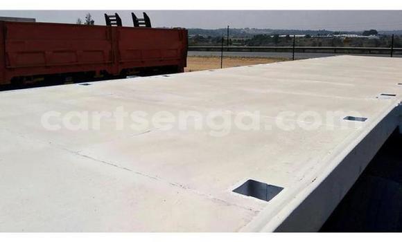 Buy Used Caterpillar 120 White Truck in Mbabane in Manzini Buy Used Caterpillar 120 White Truck in Mbabane in Manzini