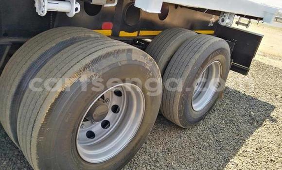 Buy Used Caterpillar 120 White Truck in Mbabane in Manzini Buy Used Caterpillar 120 White Truck in Mbabane in Manzini