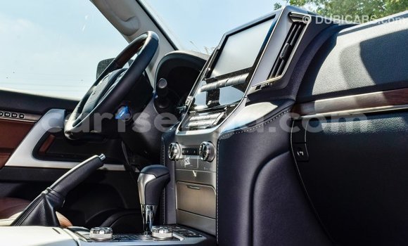 Nunua Imported Toyota Land Cruiser Black Gari ndani ya Import - Dubai nchini Hhohho Nunua Imported Toyota Land Cruiser Black Gari ndani ya Import - Dubai nchini Hhohho