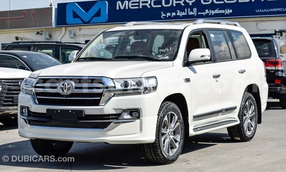 Acheter Import Voiture Toyota Land Cruiser Blanc à Import - Dubai, Hhohho Acheter Import Voiture Toyota Land Cruiser Blanc à Import - Dubai, Hhohho