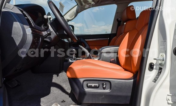 Acheter Import Voiture Toyota Land Cruiser Blanc à Import - Dubai, Hhohho Acheter Import Voiture Toyota Land Cruiser Blanc à Import - Dubai, Hhohho