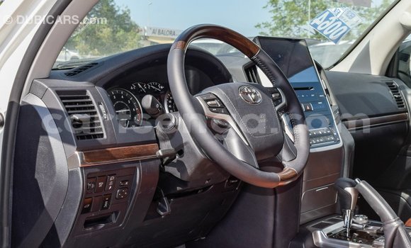 Acheter Import Voiture Toyota Land Cruiser Blanc à Import - Dubai, Hhohho Acheter Import Voiture Toyota Land Cruiser Blanc à Import - Dubai, Hhohho