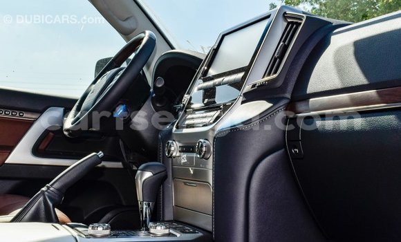 Nunua Imported Toyota Land Cruiser Black Gari ndani ya Import - Dubai nchini Hhohho Nunua Imported Toyota Land Cruiser Black Gari ndani ya Import - Dubai nchini Hhohho