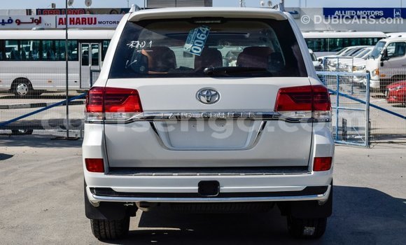Nunua Imported Toyota Land Cruiser White Gari ndani ya Import - Dubai nchini Hhohho Nunua Imported Toyota Land Cruiser White Gari ndani ya Import - Dubai nchini Hhohho