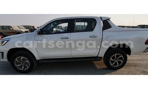 Nunua Imported Toyota Hilux White Gari ndani ya Import - Dubai nchini Hhohho Nunua Imported Toyota Hilux White Gari ndani ya Import - Dubai nchini Hhohho