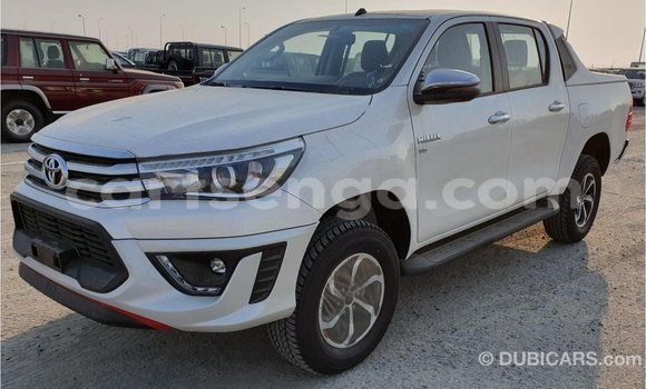 Nunua Imported Toyota Hilux White Gari ndani ya Import - Dubai nchini Hhohho Nunua Imported Toyota Hilux White Gari ndani ya Import - Dubai nchini Hhohho