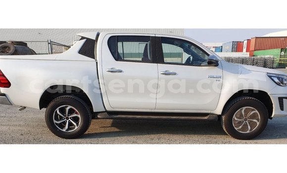 Nunua Imported Toyota Hilux White Gari ndani ya Import - Dubai nchini Hhohho Nunua Imported Toyota Hilux White Gari ndani ya Import - Dubai nchini Hhohho