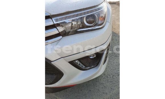 Nunua Imported Toyota Hilux White Gari ndani ya Import - Dubai nchini Hhohho Nunua Imported Toyota Hilux White Gari ndani ya Import - Dubai nchini Hhohho