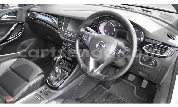 Nunua Ilio tumika Opel Astra White Gari ndani ya Ezulwini nchini Hhohho Nunua Ilio tumika Opel Astra White Gari ndani ya Ezulwini nchini Hhohho