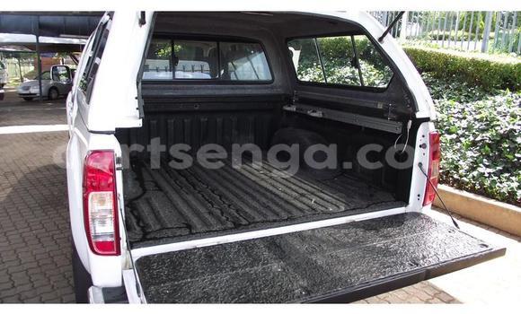 Nunua Ilio tumika Nissan Navara White Gari ndani ya Manzini nchini Manzini Nunua Ilio tumika Nissan Navara White Gari ndani ya Manzini nchini Manzini