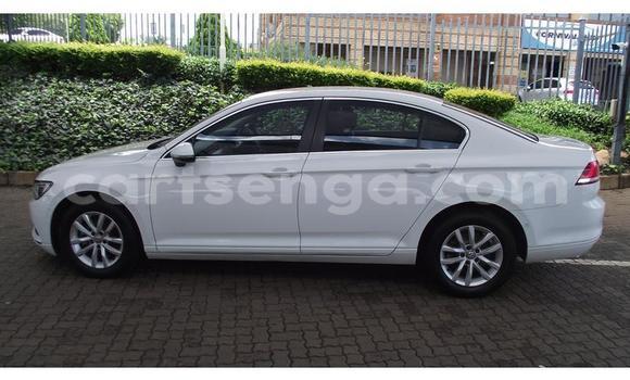 Nunua Ilio tumika Volkswagen Passat White Gari ndani ya Mbabane nchini Manzini Nunua Ilio tumika Volkswagen Passat White Gari ndani ya Mbabane nchini Manzini