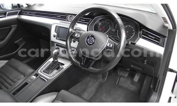 Nunua Ilio tumika Volkswagen Passat White Gari ndani ya Mbabane nchini Manzini Nunua Ilio tumika Volkswagen Passat White Gari ndani ya Mbabane nchini Manzini