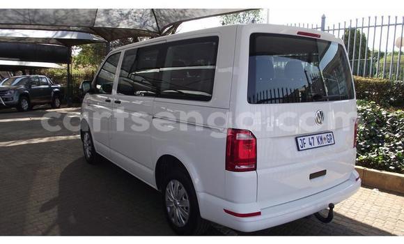 Acheter Occasion Voiture Volkswagen Caravelle Blanc à Ezulwini, Hhohho Acheter Occasion Voiture Volkswagen Caravelle Blanc à Ezulwini, Hhohho