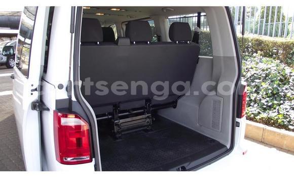 Acheter Occasion Voiture Volkswagen Caravelle Blanc à Ezulwini, Hhohho Acheter Occasion Voiture Volkswagen Caravelle Blanc à Ezulwini, Hhohho