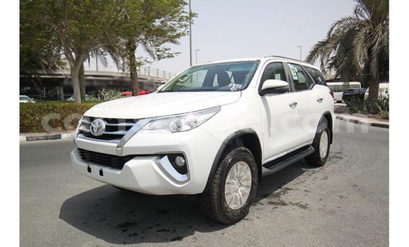 Buy Import Toyota Fortuner White Car in Import - Dubai in Hhohho Buy Import Toyota Fortuner White Car in Import - Dubai in Hhohho