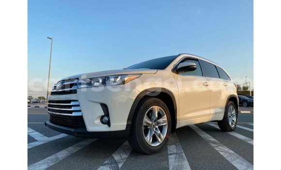 Buy Import Toyota Highlander White Car in Import - Dubai in Hhohho Buy Import Toyota Highlander White Car in Import - Dubai in Hhohho