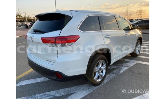 Buy Import Toyota Highlander White Car in Import - Dubai in Hhohho Buy Import Toyota Highlander White Car in Import - Dubai in Hhohho