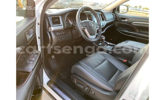 Buy Import Toyota Highlander White Car in Import - Dubai in Hhohho Buy Import Toyota Highlander White Car in Import - Dubai in Hhohho
