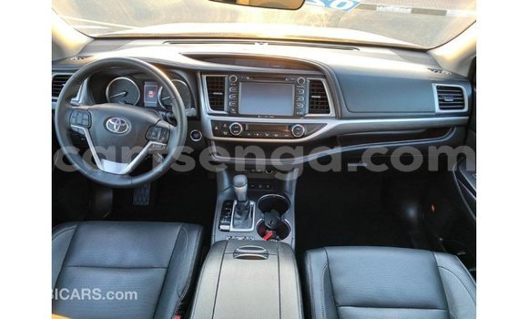 Buy Import Toyota Highlander White Car in Import - Dubai in Hhohho Buy Import Toyota Highlander White Car in Import - Dubai in Hhohho
