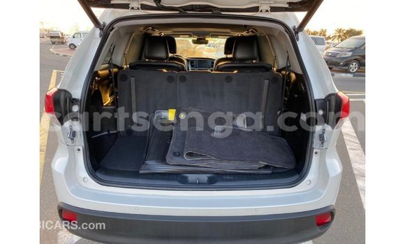 Buy Import Toyota Highlander White Car in Import - Dubai in Hhohho Buy Import Toyota Highlander White Car in Import - Dubai in Hhohho