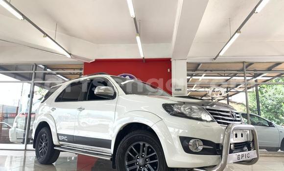 Acheter Occasion Voiture Toyota Fortuner Blanc à Ezulwini, Hhohho Acheter Occasion Voiture Toyota Fortuner Blanc à Ezulwini, Hhohho