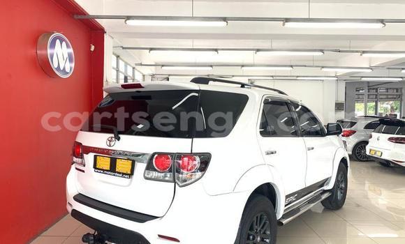 Acheter Occasion Voiture Toyota Fortuner Blanc à Ezulwini, Hhohho Acheter Occasion Voiture Toyota Fortuner Blanc à Ezulwini, Hhohho