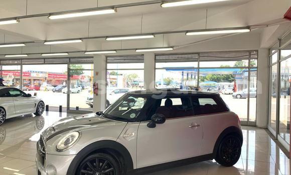 Nunua Ilio tumika MINI Cooper Silver Gari ndani ya Manzini nchini Manzini Nunua Ilio tumika MINI Cooper Silver Gari ndani ya Manzini nchini Manzini