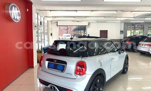 Nunua Ilio tumika MINI Cooper Silver Gari ndani ya Manzini nchini Manzini Nunua Ilio tumika MINI Cooper Silver Gari ndani ya Manzini nchini Manzini