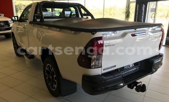 Buy Used Toyota Hilux White Car in Ezulwini in Hhohho Buy Used Toyota Hilux White Car in Ezulwini in Hhohho