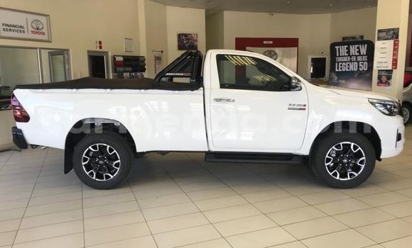 Buy Used Toyota Hilux White Car in Ezulwini in Hhohho Buy Used Toyota Hilux White Car in Ezulwini in Hhohho