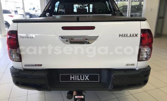 Buy Used Toyota Hilux White Car in Ezulwini in Hhohho Buy Used Toyota Hilux White Car in Ezulwini in Hhohho